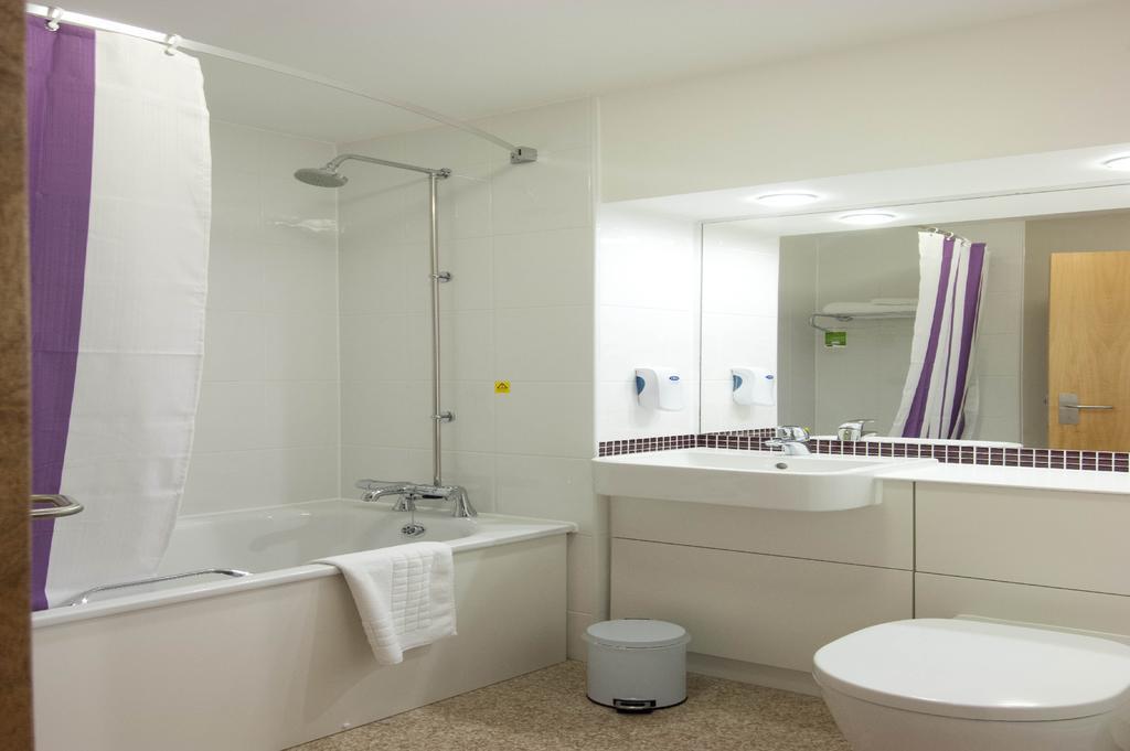 Premier Inn Cobham Cobham  Eksteriør billede