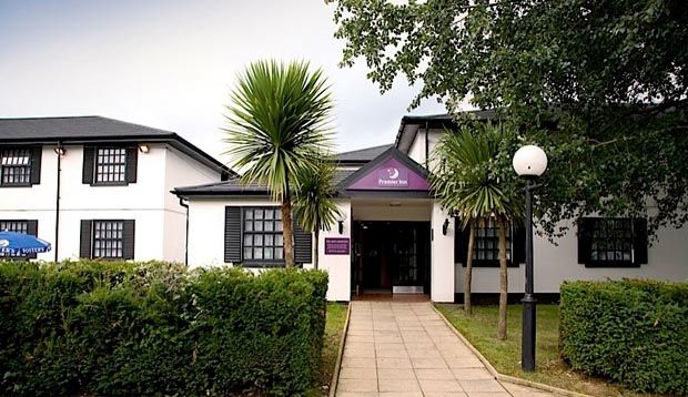 Premier Inn Cobham Cobham  Eksteriør billede